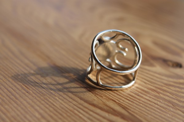 Opengewerkte ring met carneool