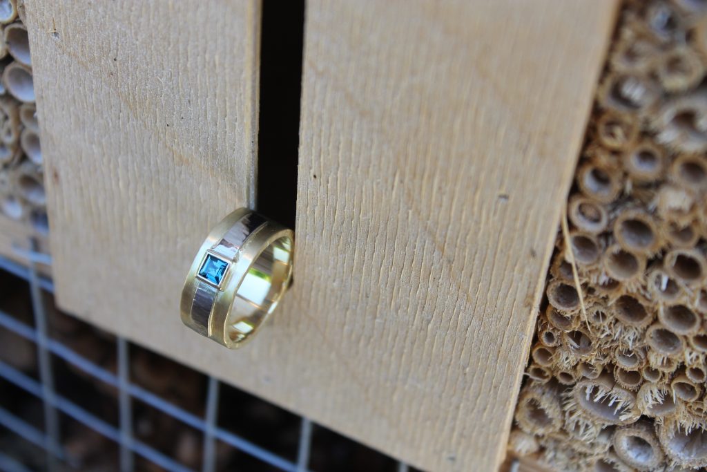 Gouden ring met topaas