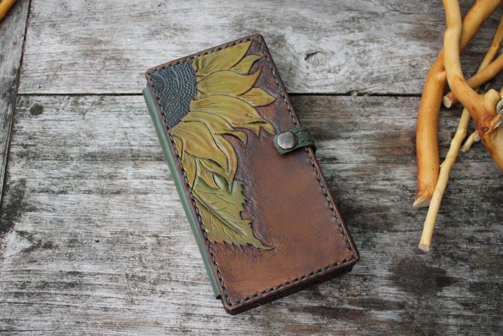 Lederen smartphone hoes met zonnebloemen